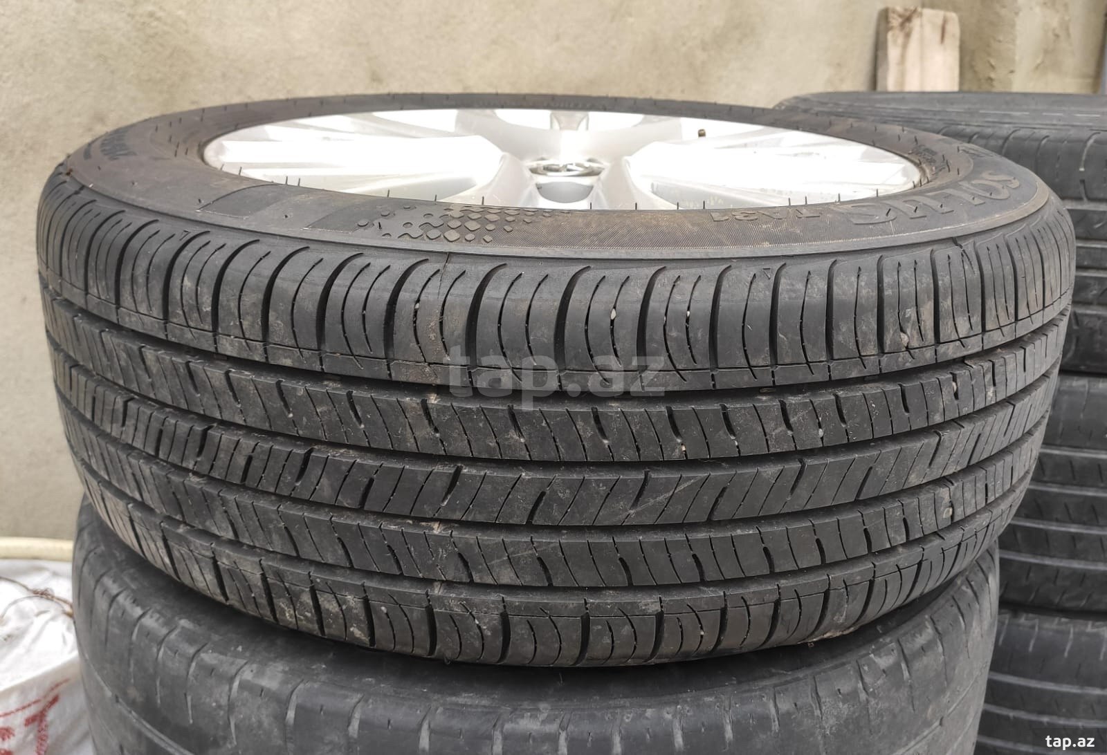 "Toyota Camry" təkərləri 215/55 R17 (2)