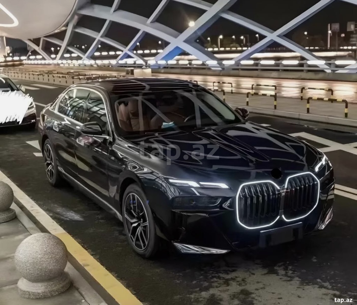 "BMW G70" LED radiator barmaqlığı (2)