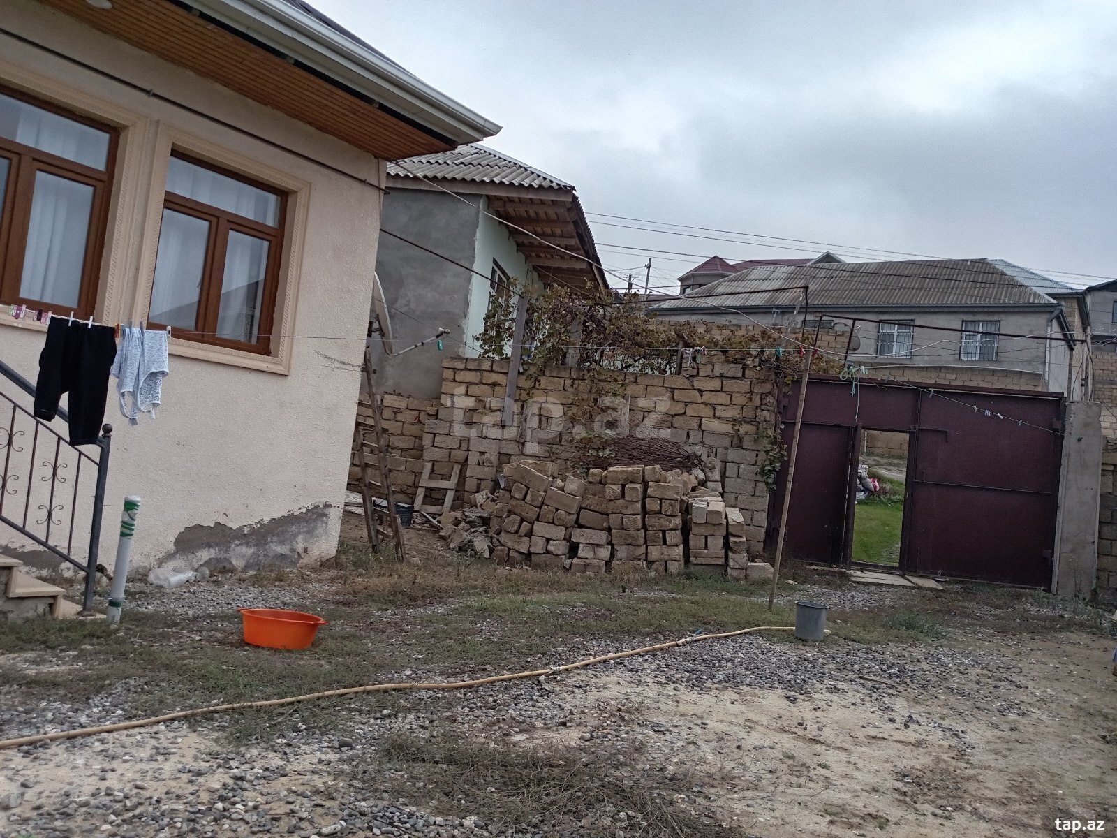 Həyət evi, Hökməli qəs. (3)