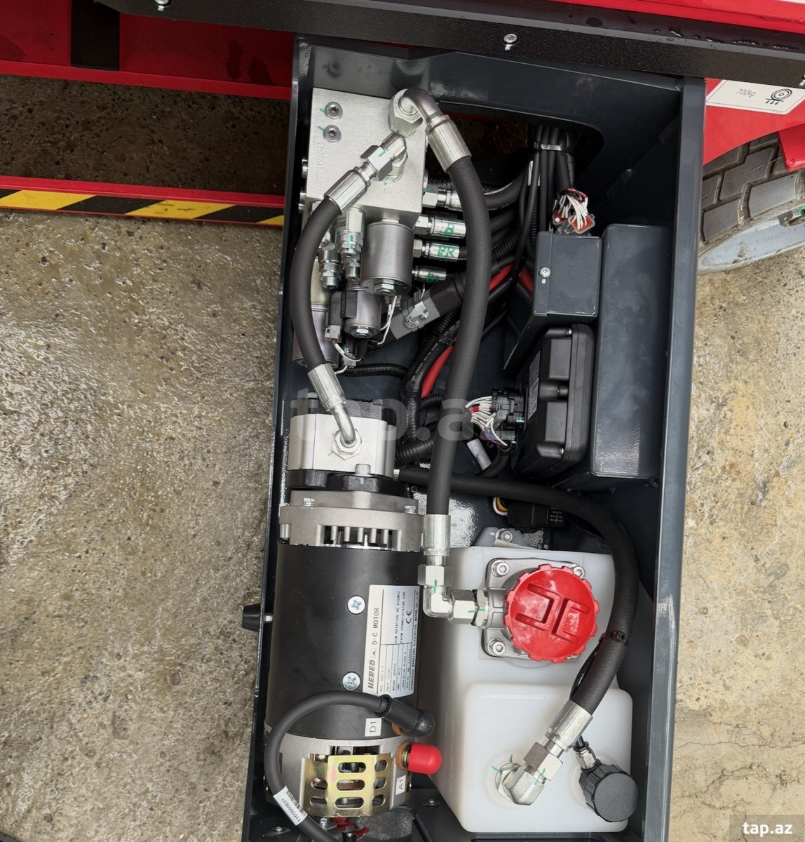 Electrical Scissors Lift HERED HS0607H (3)