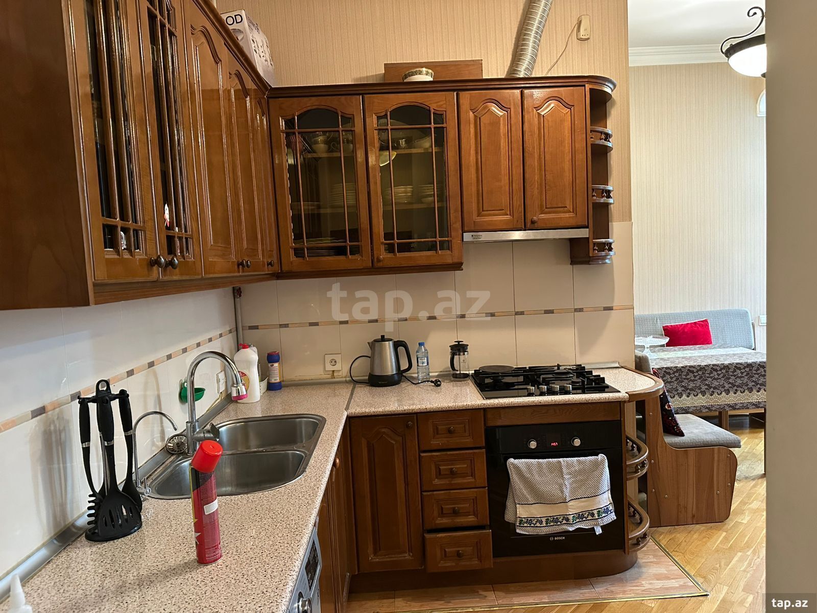 3-otaqlı mənzil kirayə verilir, Sahil m., 110 m²