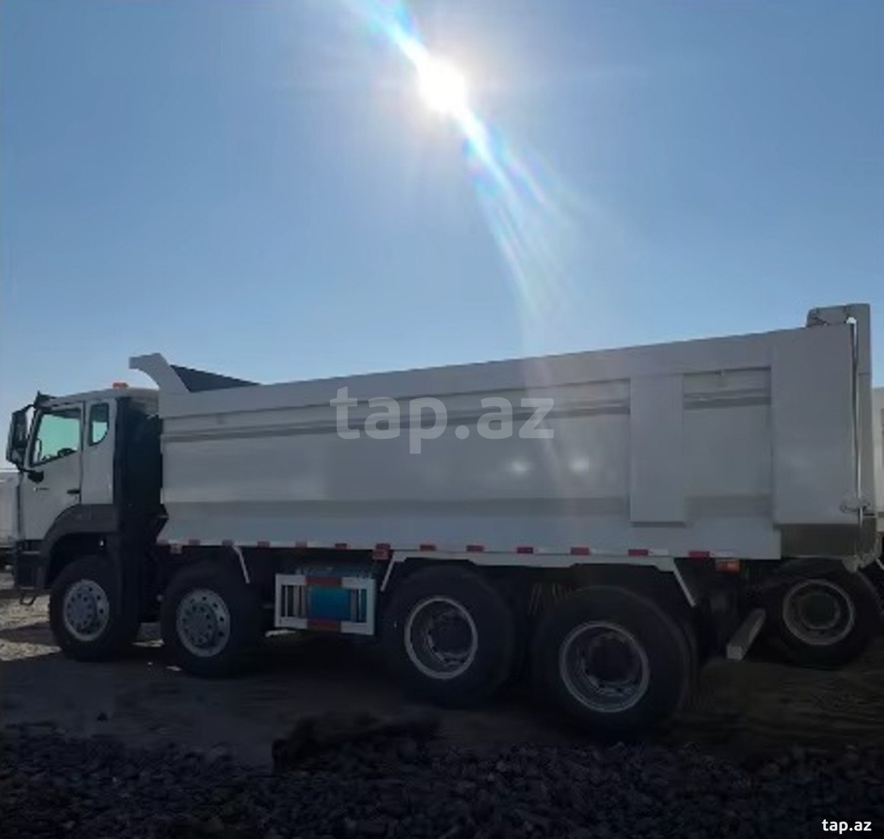 Özüboşaldan yük maşını HOWO 8x4, 2023 il (4)