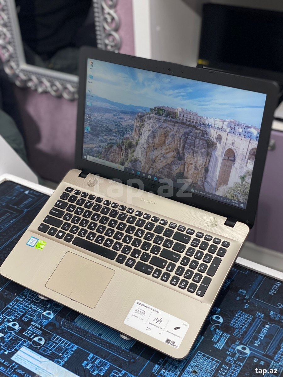 Noutbuk Asus  (3)