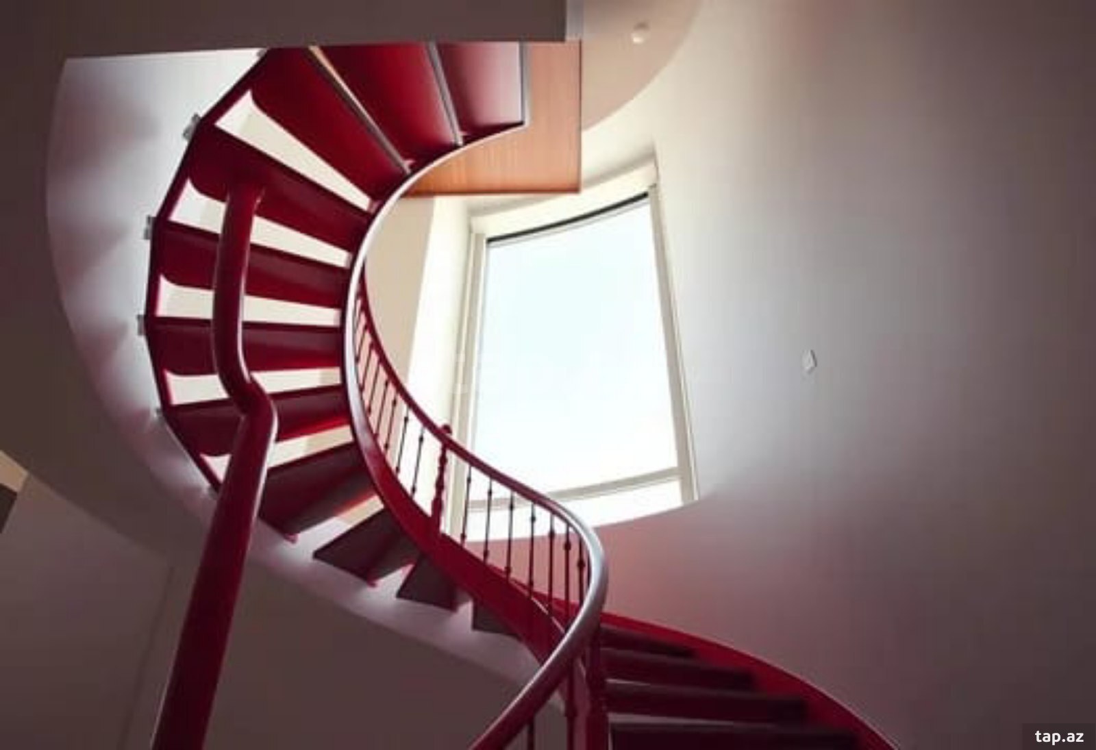 Pilləkən və məhəccərlər