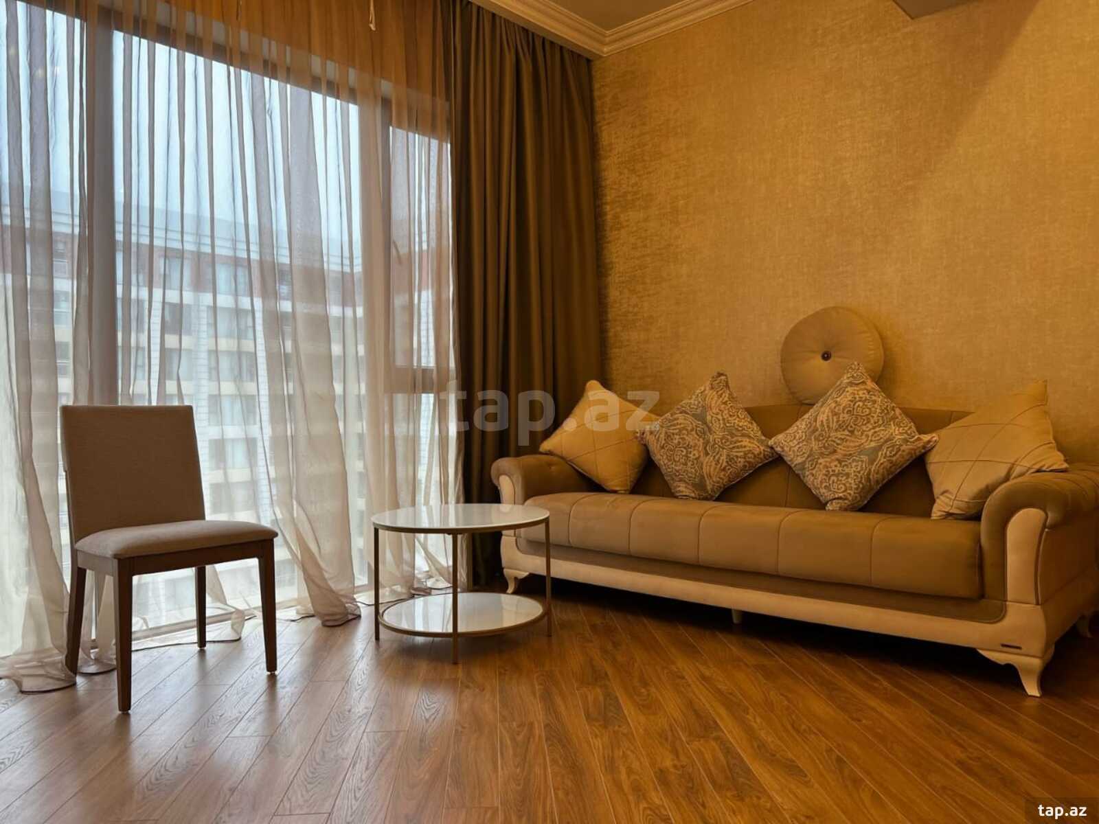 Villa kirayə verilir, Şüvəlan qəs. (40)