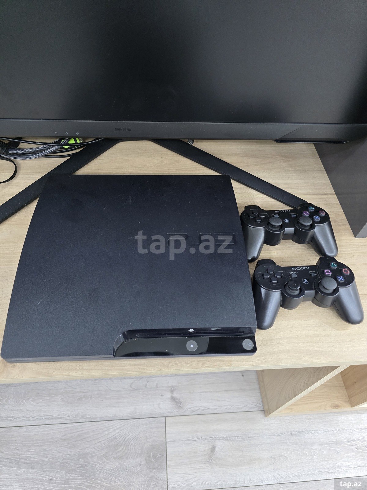 PlayStation 3 Slim (2)