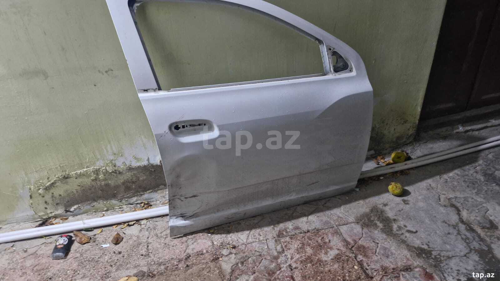 Chevrolet Cobalt, Ravon R4 üçün sağ qabaq qapı