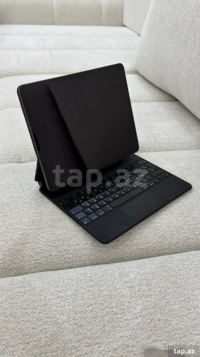 Apple iPad Pro 12.9  (2021) 1 TB Space Gray+keyboard (2)