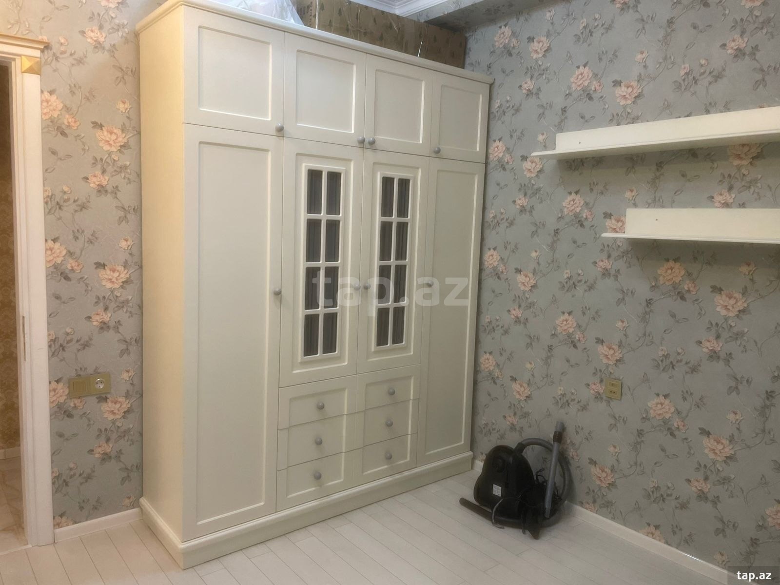 4-otaqlı yeni tikili, İnqlab küç., 191 m²