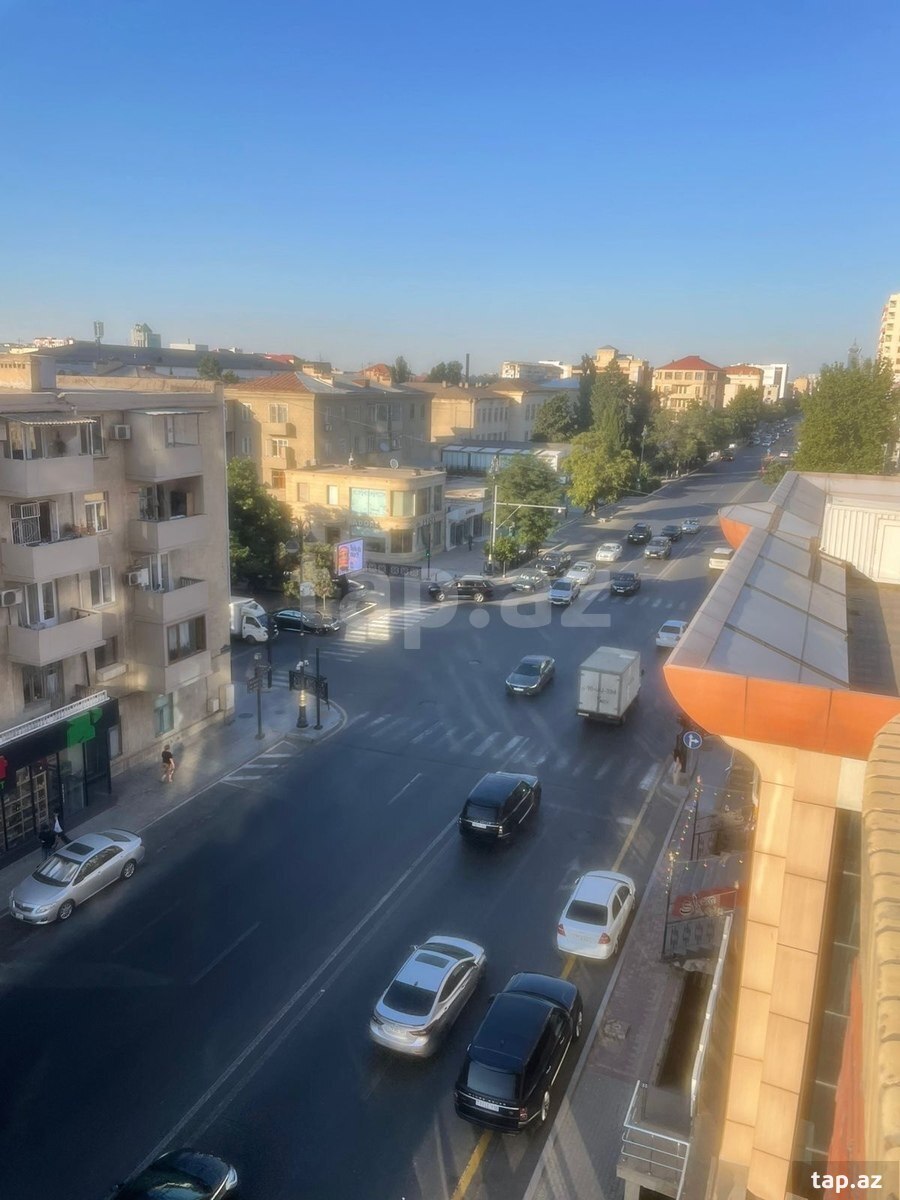 4-otaqlı yeni tikili, İnqlab küç., 191 m²