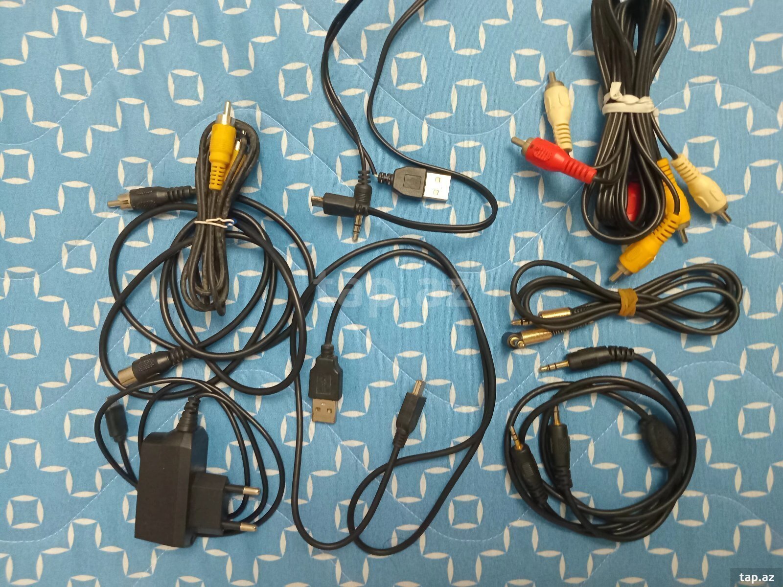 "Nokia/Samsung" adapteri və kabelləri (8)