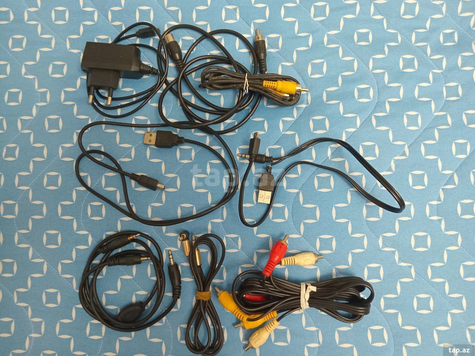 "Nokia/Samsung" adapteri və kabelləri (9)