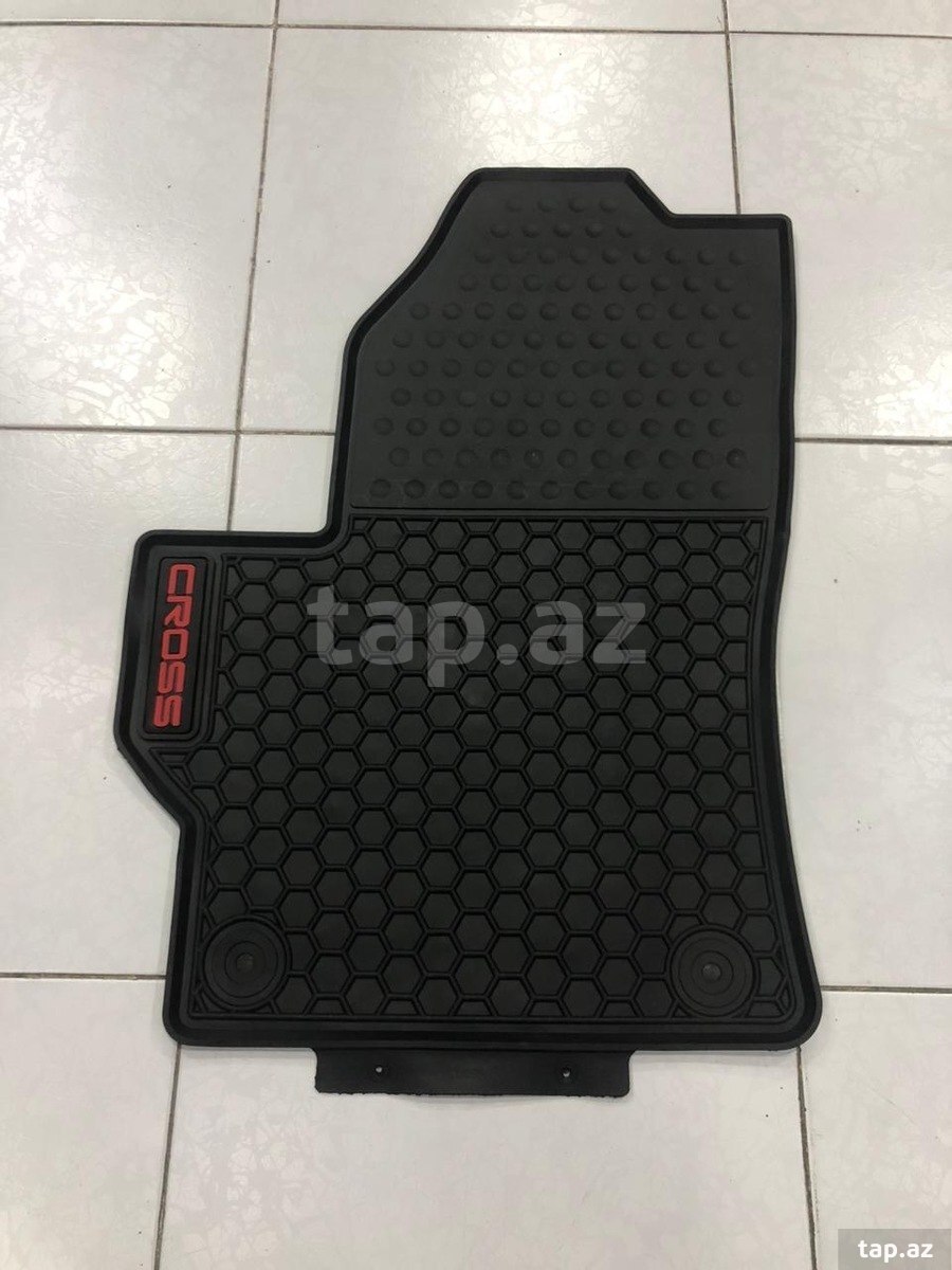Toyota Corolla Cross 2025 ayaqaltıları (2)