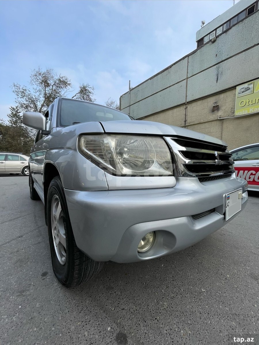 Mitsubishi Pajero io, 2002 год (3)