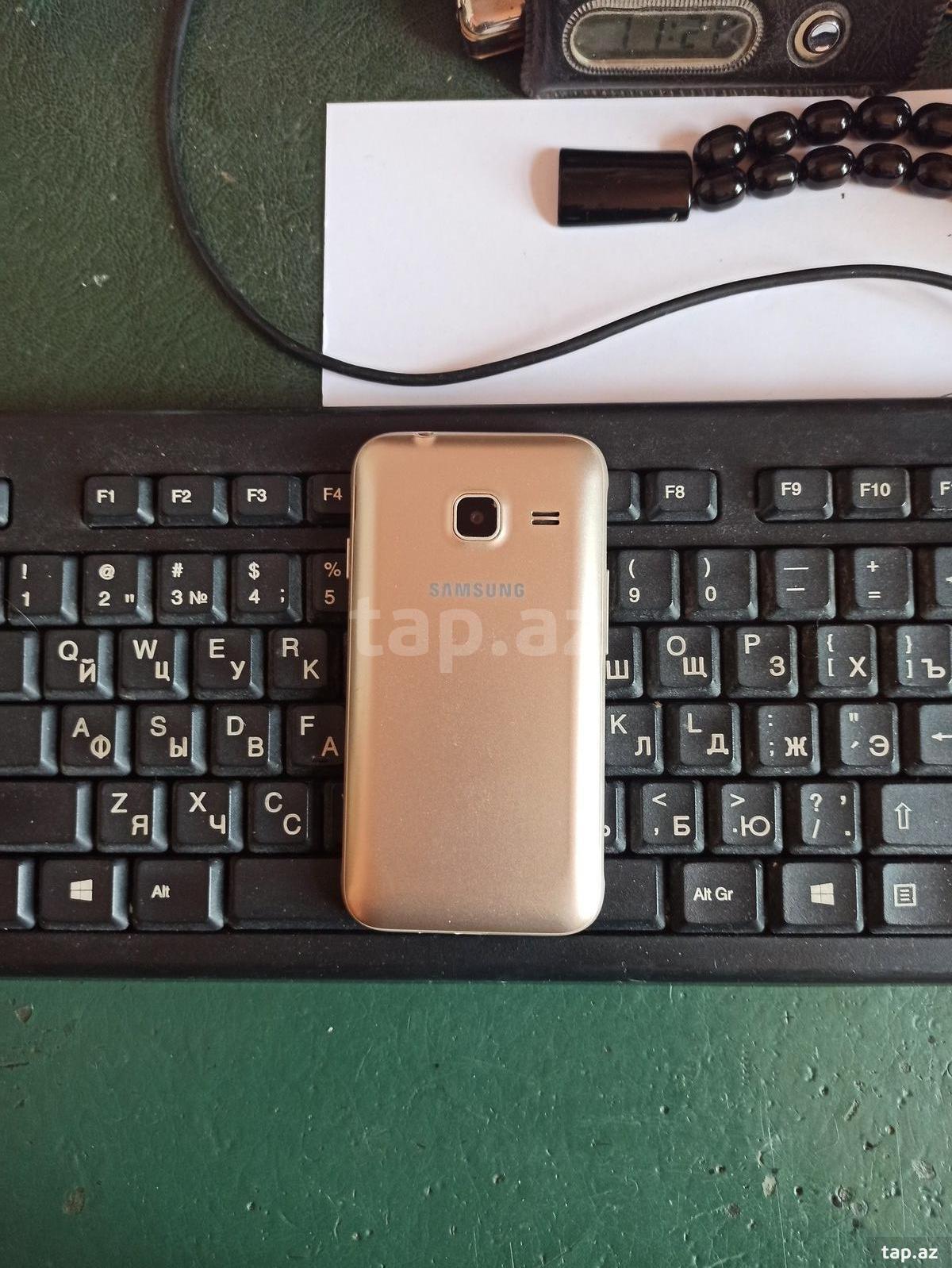 Samsung Galaxy J1 (2016) Gold 8GB/1GB (3)