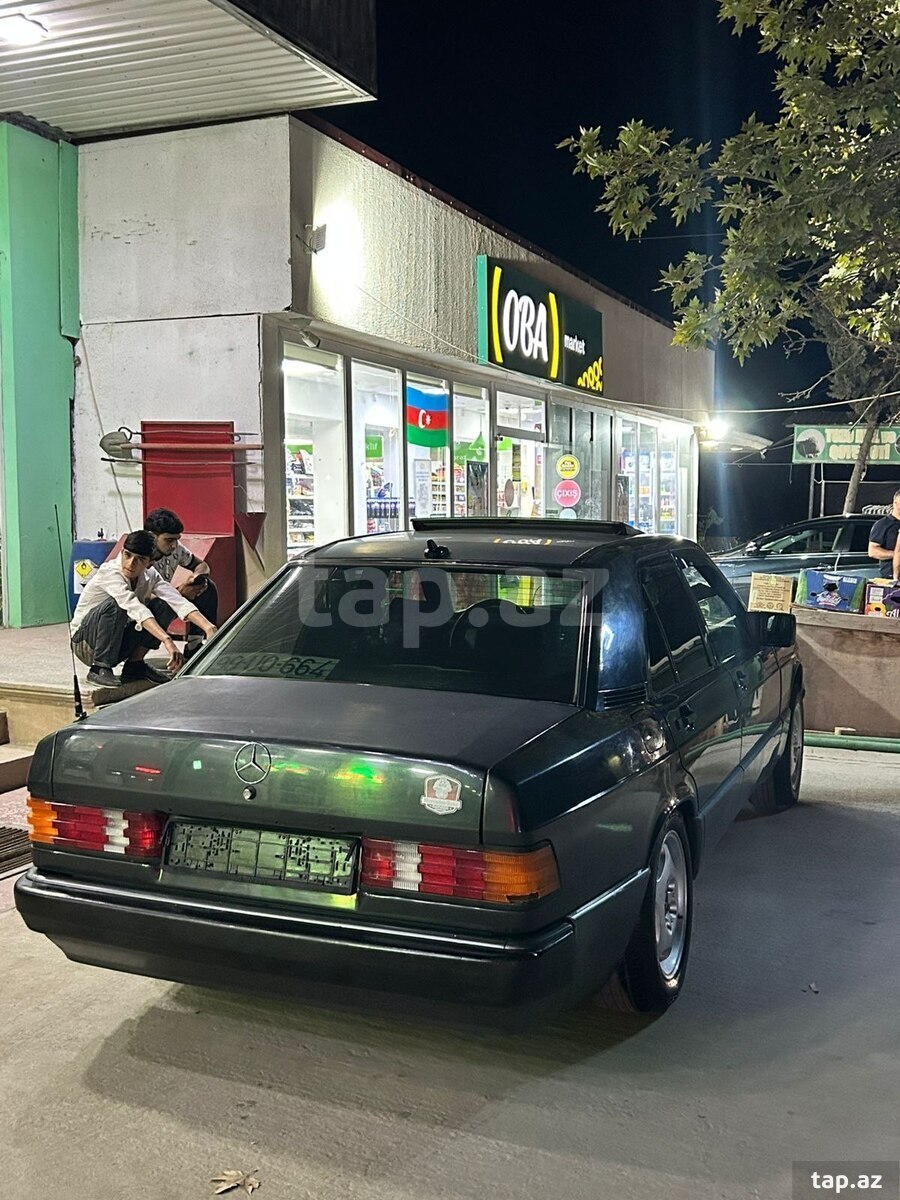 Mercedes 190, 1989 il (4)