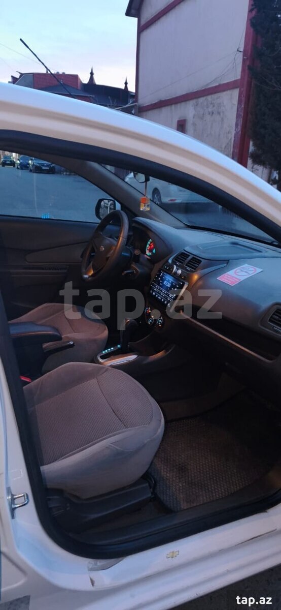 Chevrolet Cobalt, 2022 il (5)