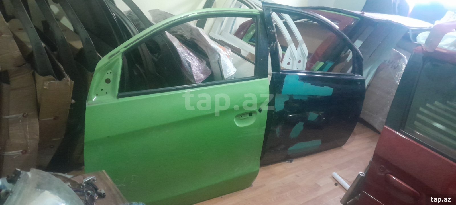 "Mitsubishi Mirage" arxa qapılar