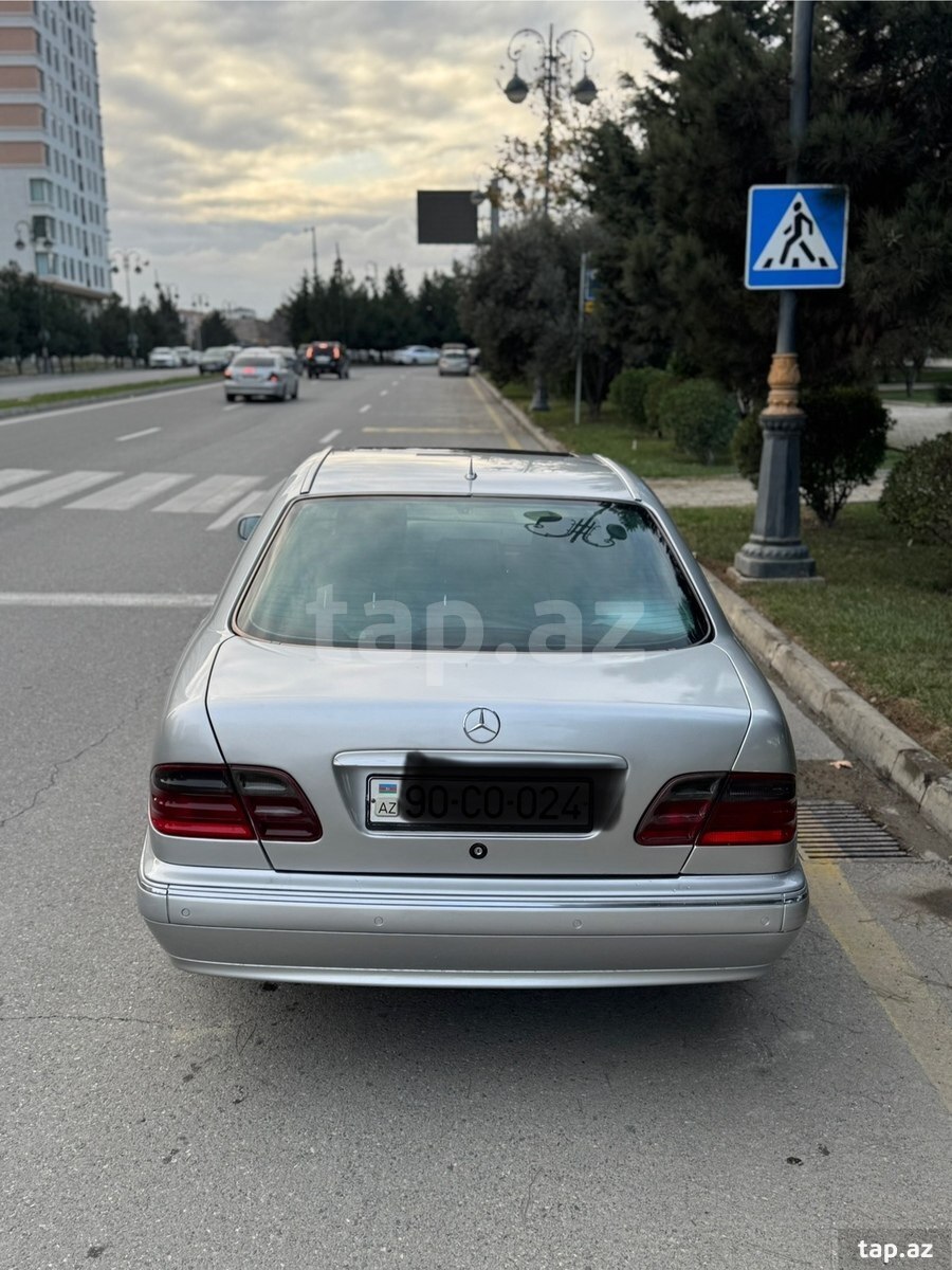 Mercedes E 270, 2000 il (2)