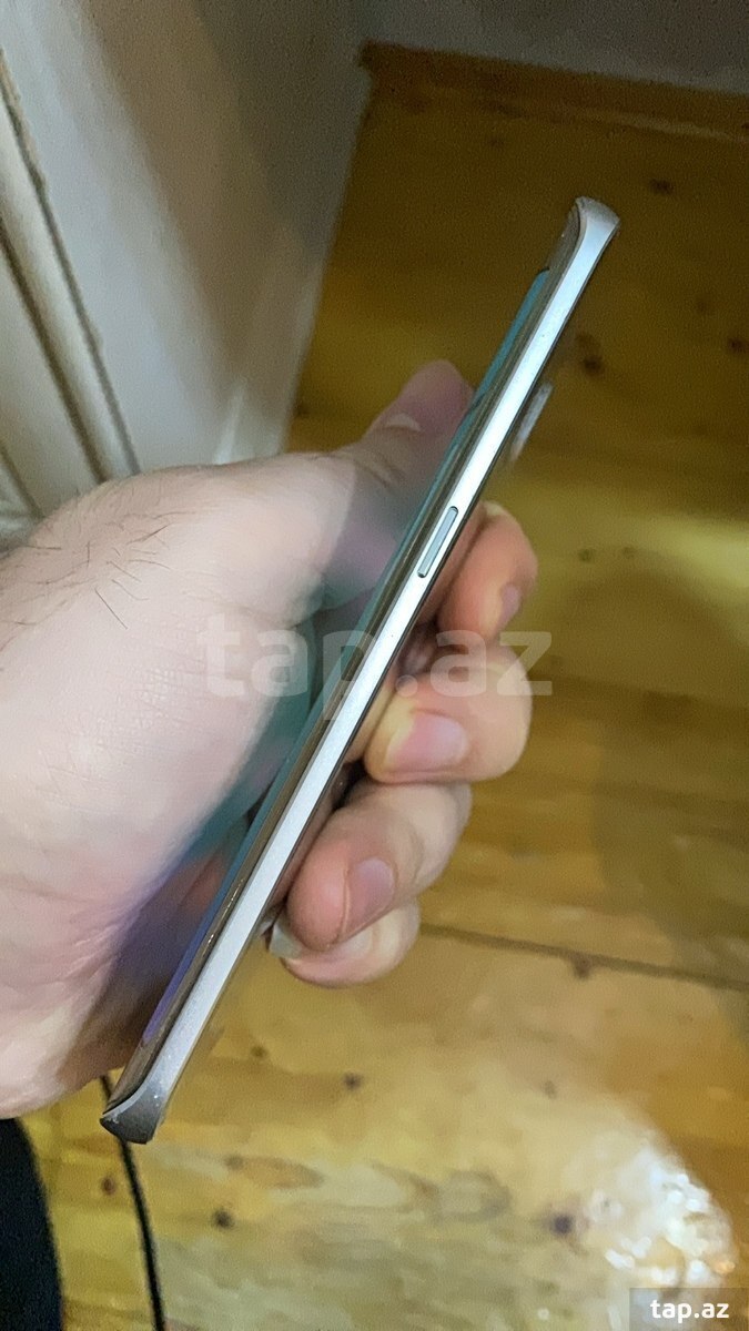 Samsung Galaxy S6 edge Gold Platinum 32GB/3GB (3)