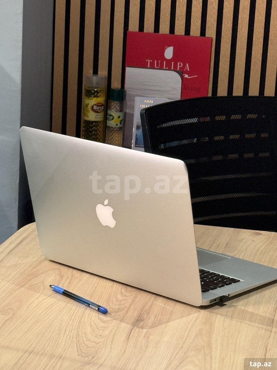 Apple MacBook Air (2)