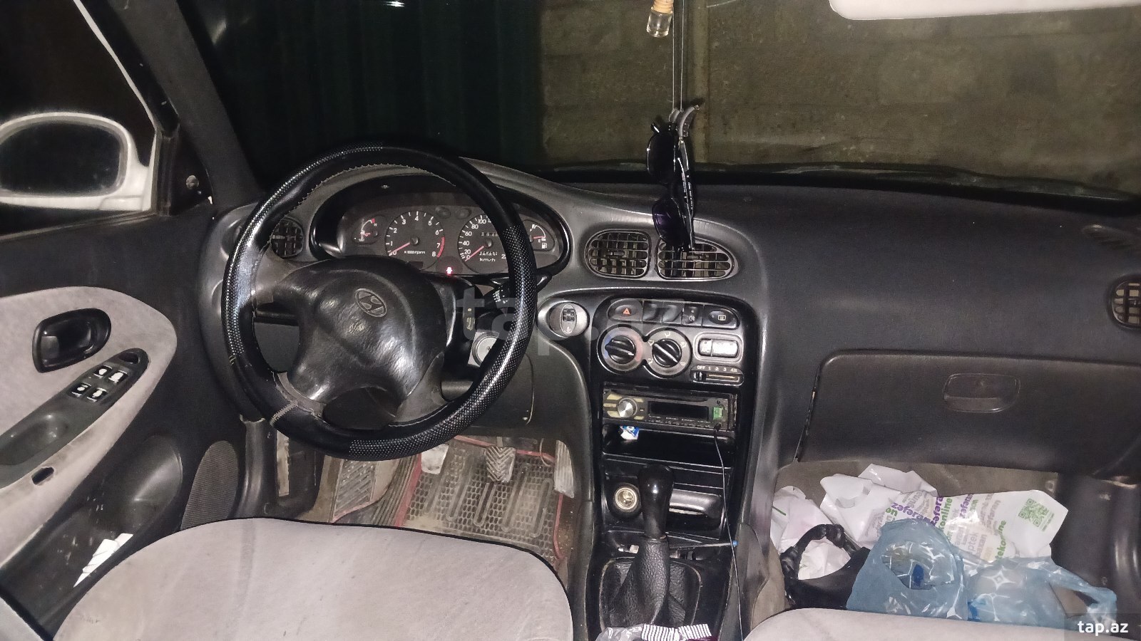 Hyundai Elantra, 1998 il (4)