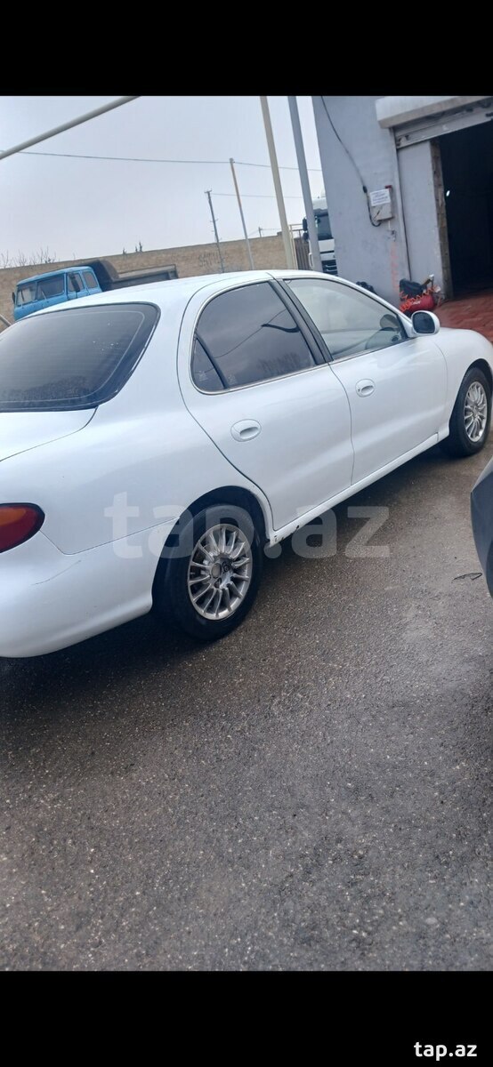Hyundai Elantra, 1998 il (3)