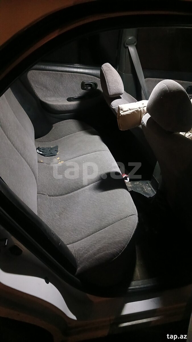 Hyundai Elantra, 1998 il (5)