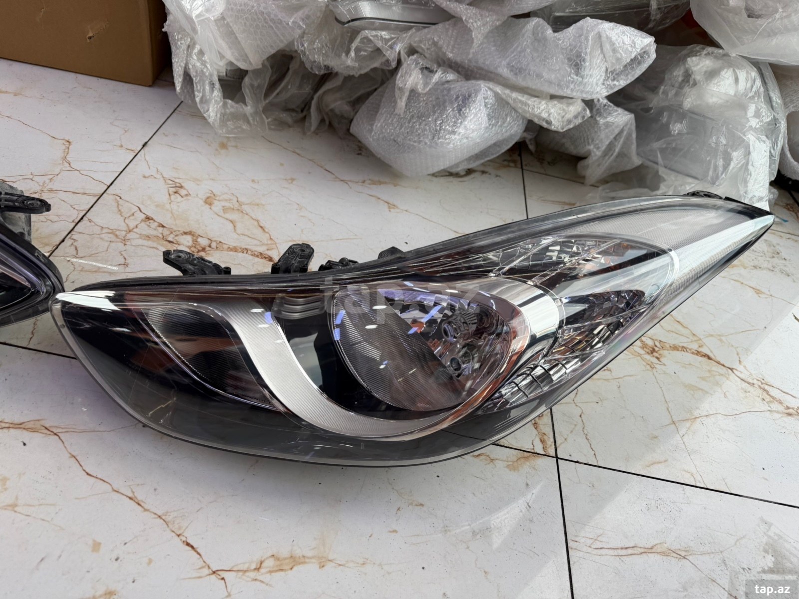 Hyundai Elantra 2011-2013 farası (3)