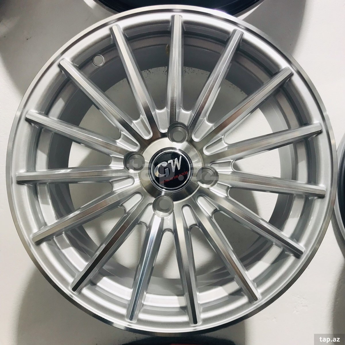 Hyundai Accent diskləri R15