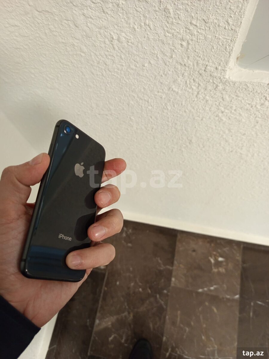 Apple iPhone 8 Gold 64GB (2)