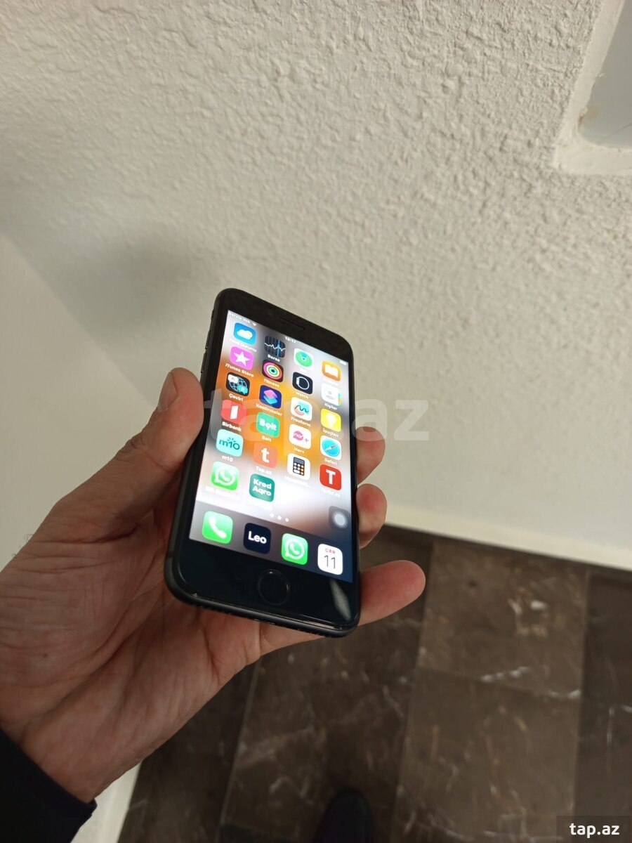 Apple iPhone 8 Gold 64GB (5)