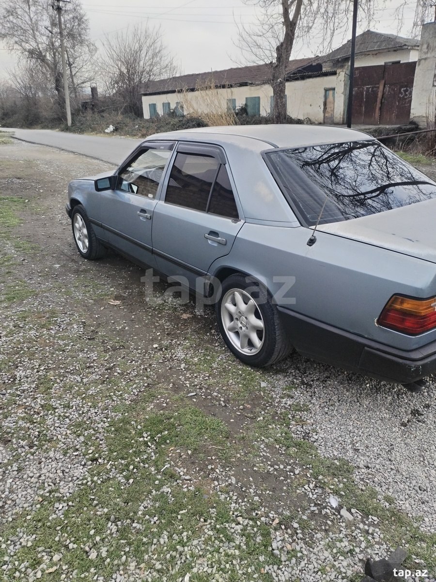 Mercedes E 260, 1987 il (4)