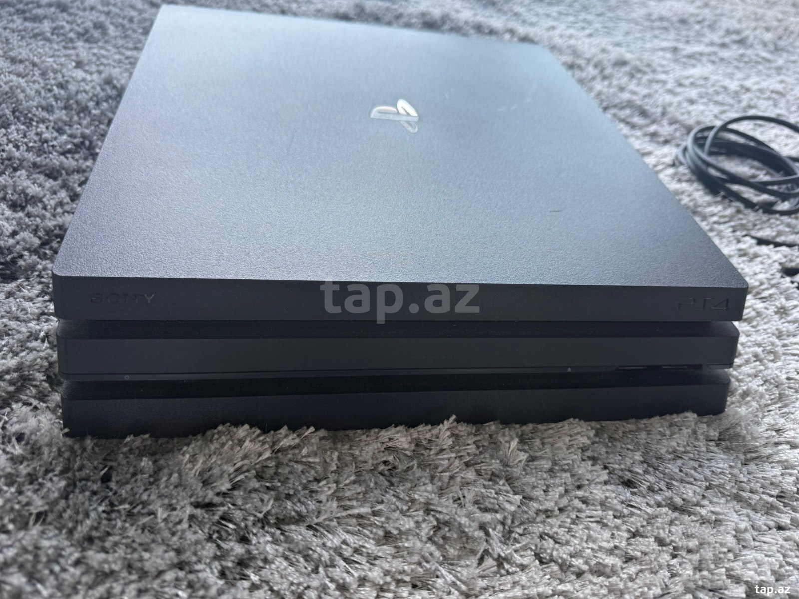 Sony PlayStation 4 Pro 1TB (2)