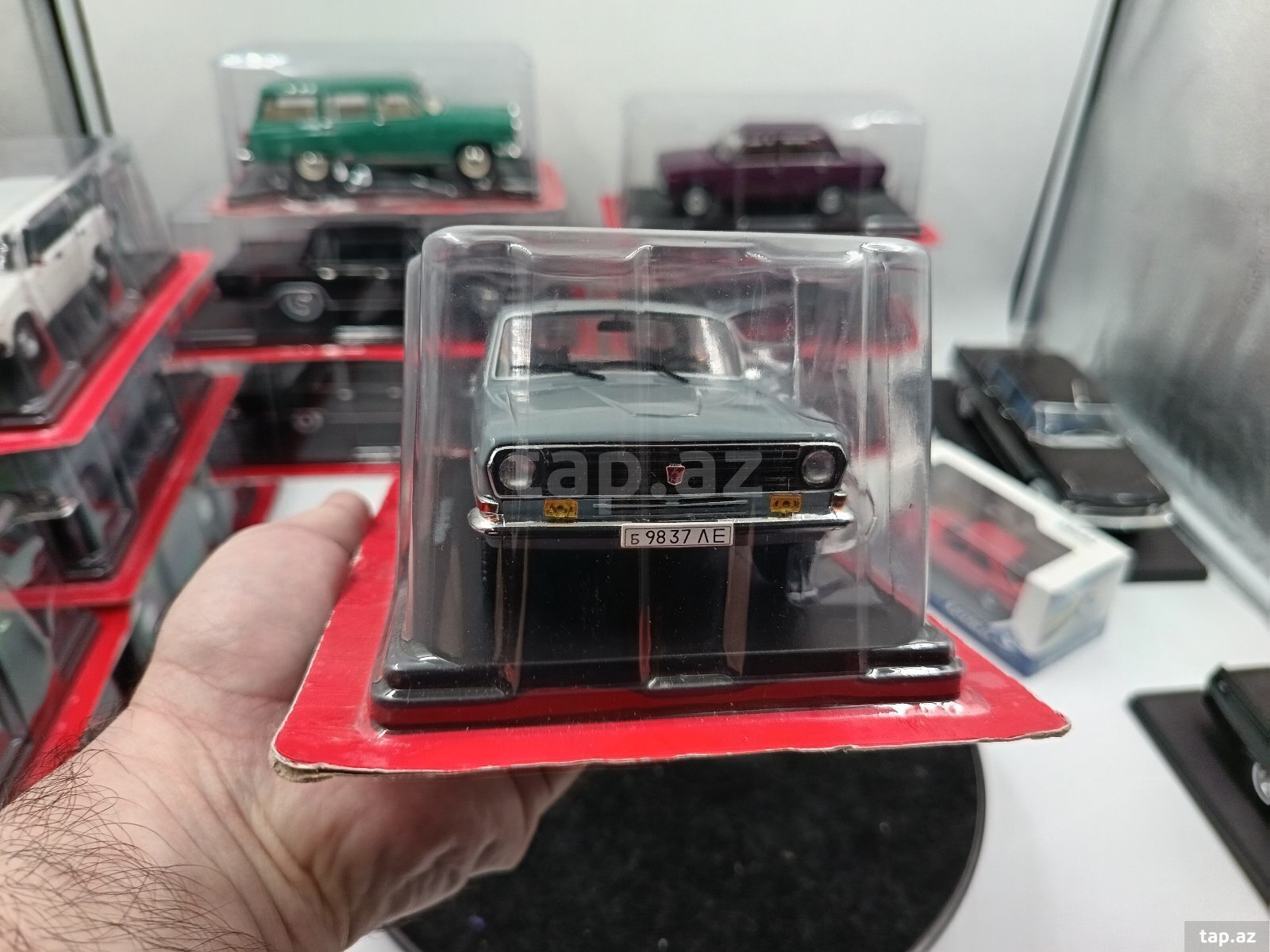GAZ 24-10 1/24 modeli (2)