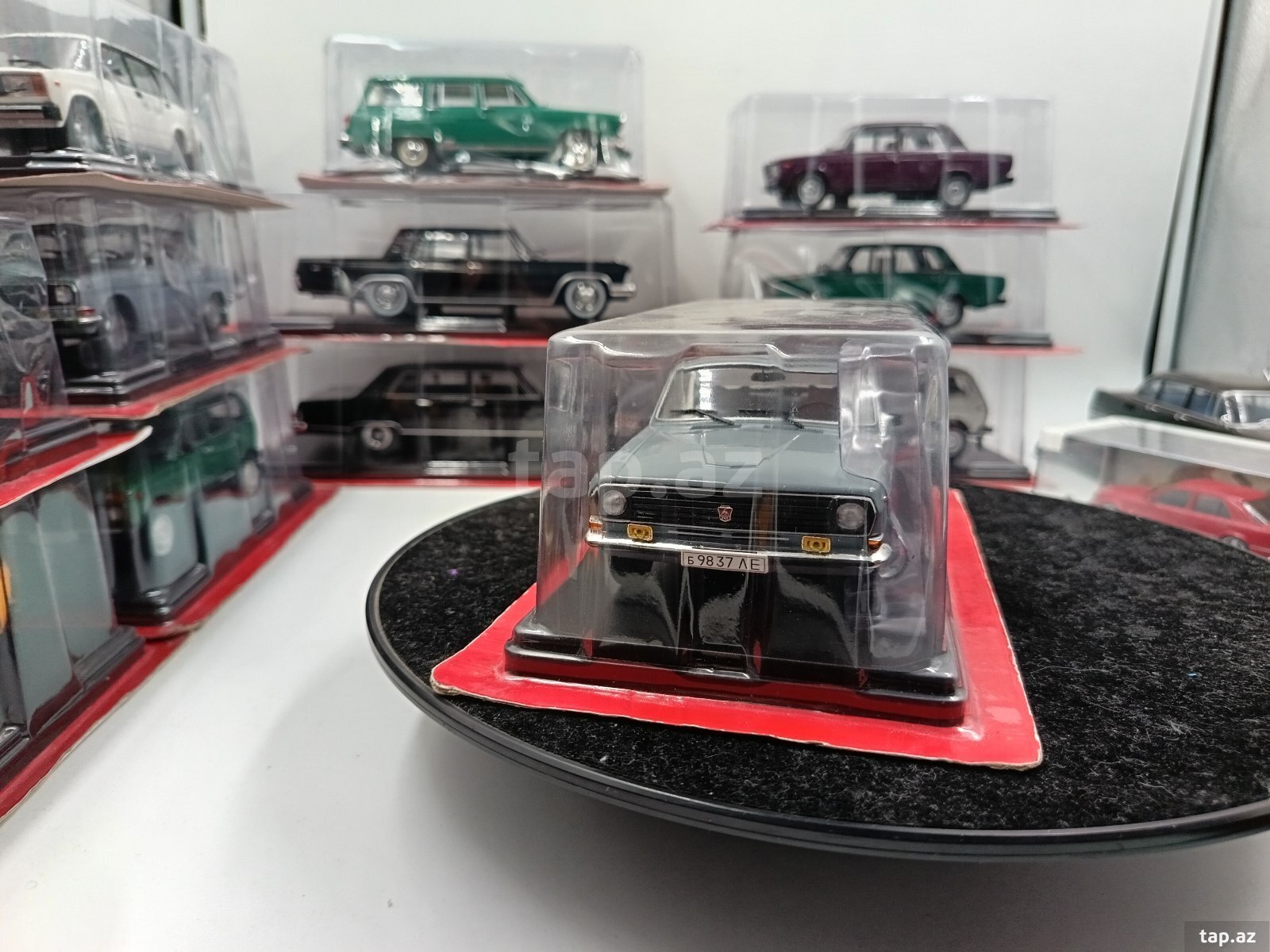 GAZ 24-10 1/24 modeli (9)