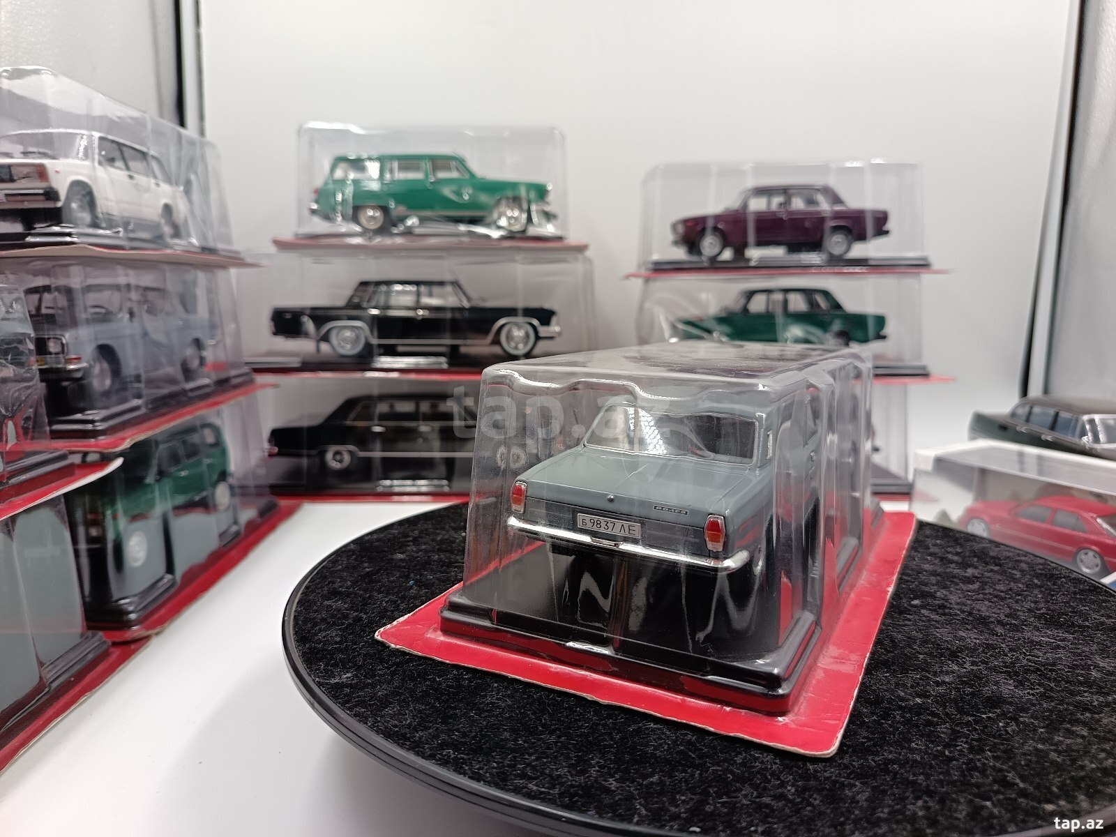 GAZ 24-10 1/24 modeli (11)