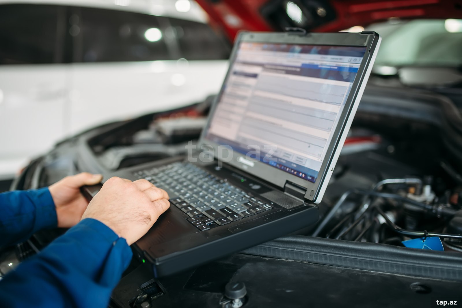 BYD avtomobillərinə proqram yazılması
