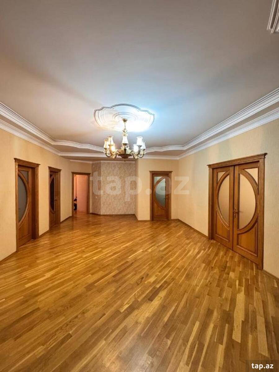 3-otaqlı yeni tikili, İnşaatçılar pr., 175 m²