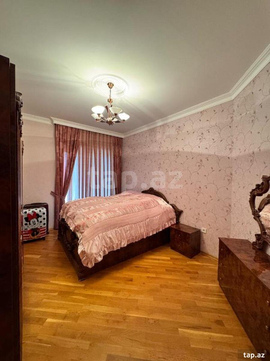 3-otaqlı yeni tikili, İnşaatçılar pr., 175 m²