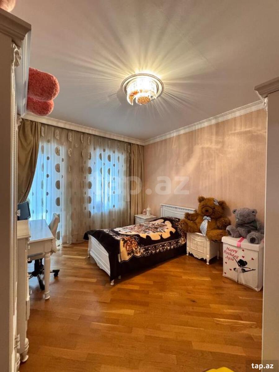 3-otaqlı yeni tikili, İnşaatçılar pr., 175 m²