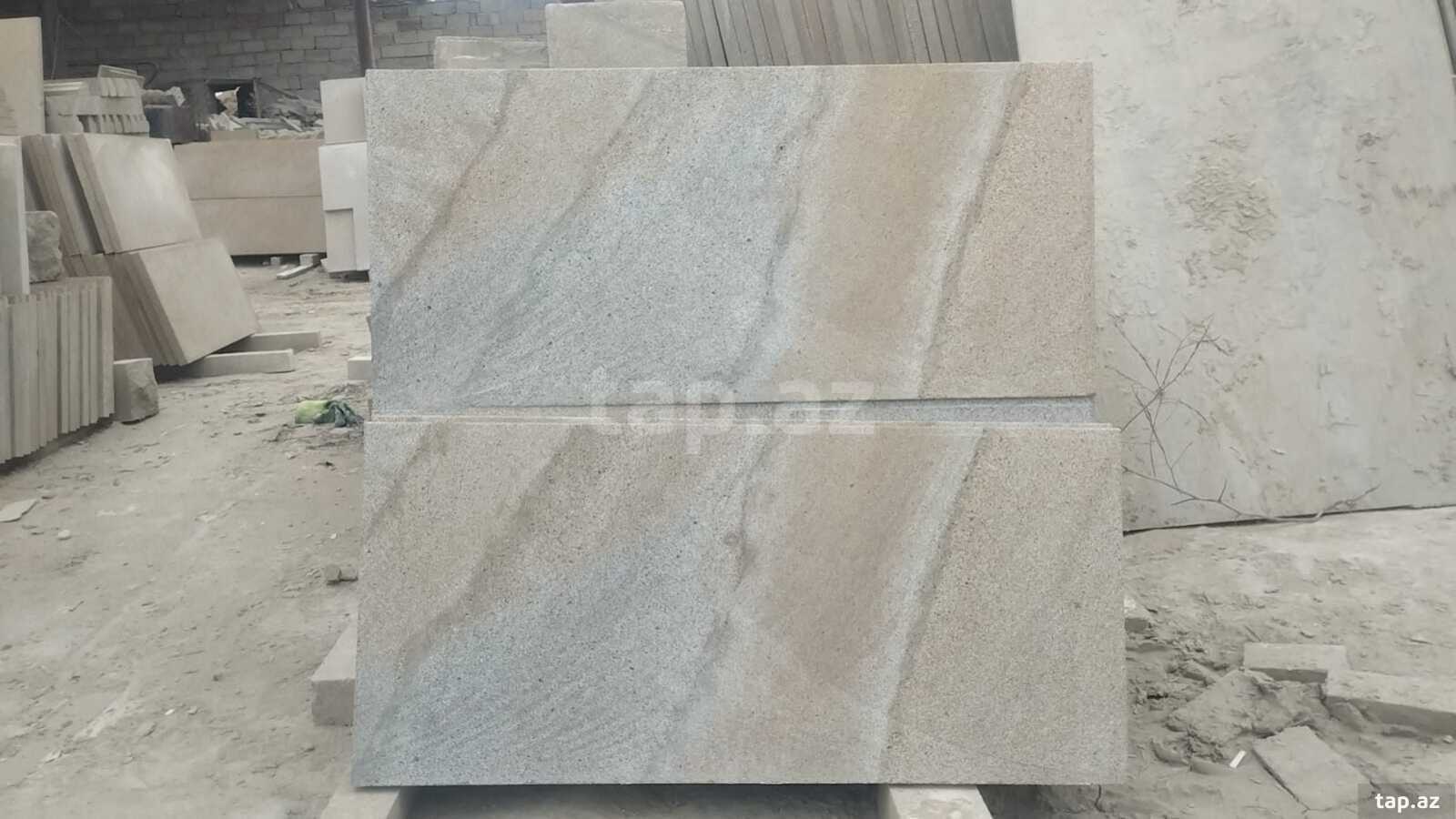 Ağlay plitələr