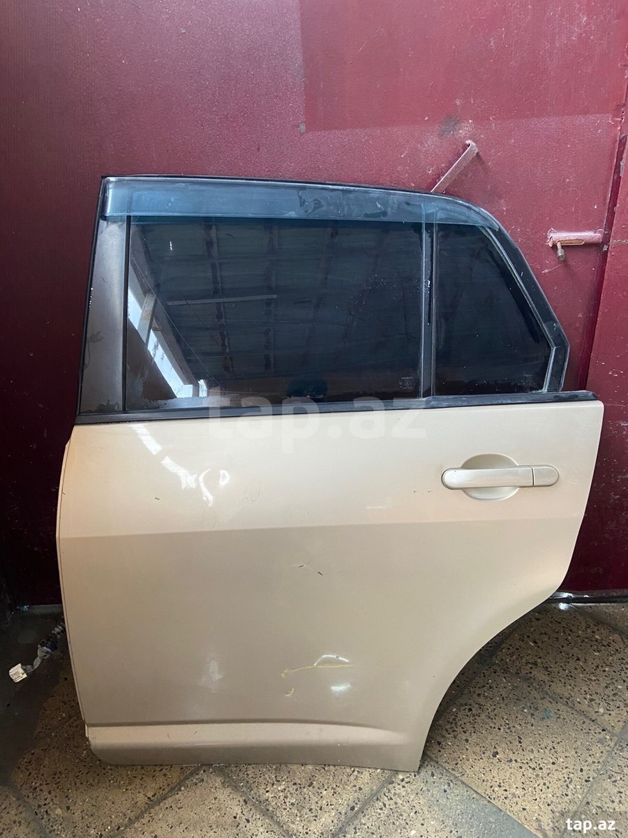 Nissan Tiida arxa sol qapısı