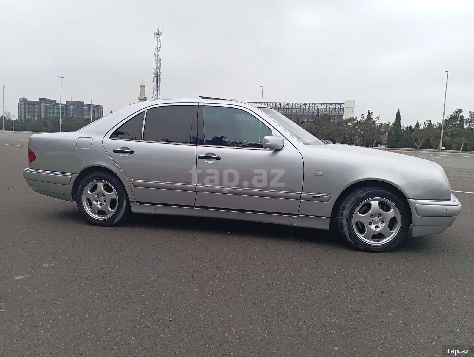 Mercedes E 280, 1998 il (2)