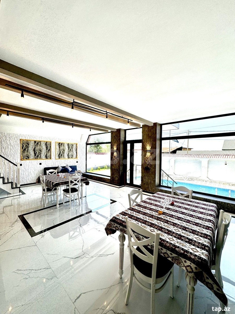 Villa, Qəbələ r.