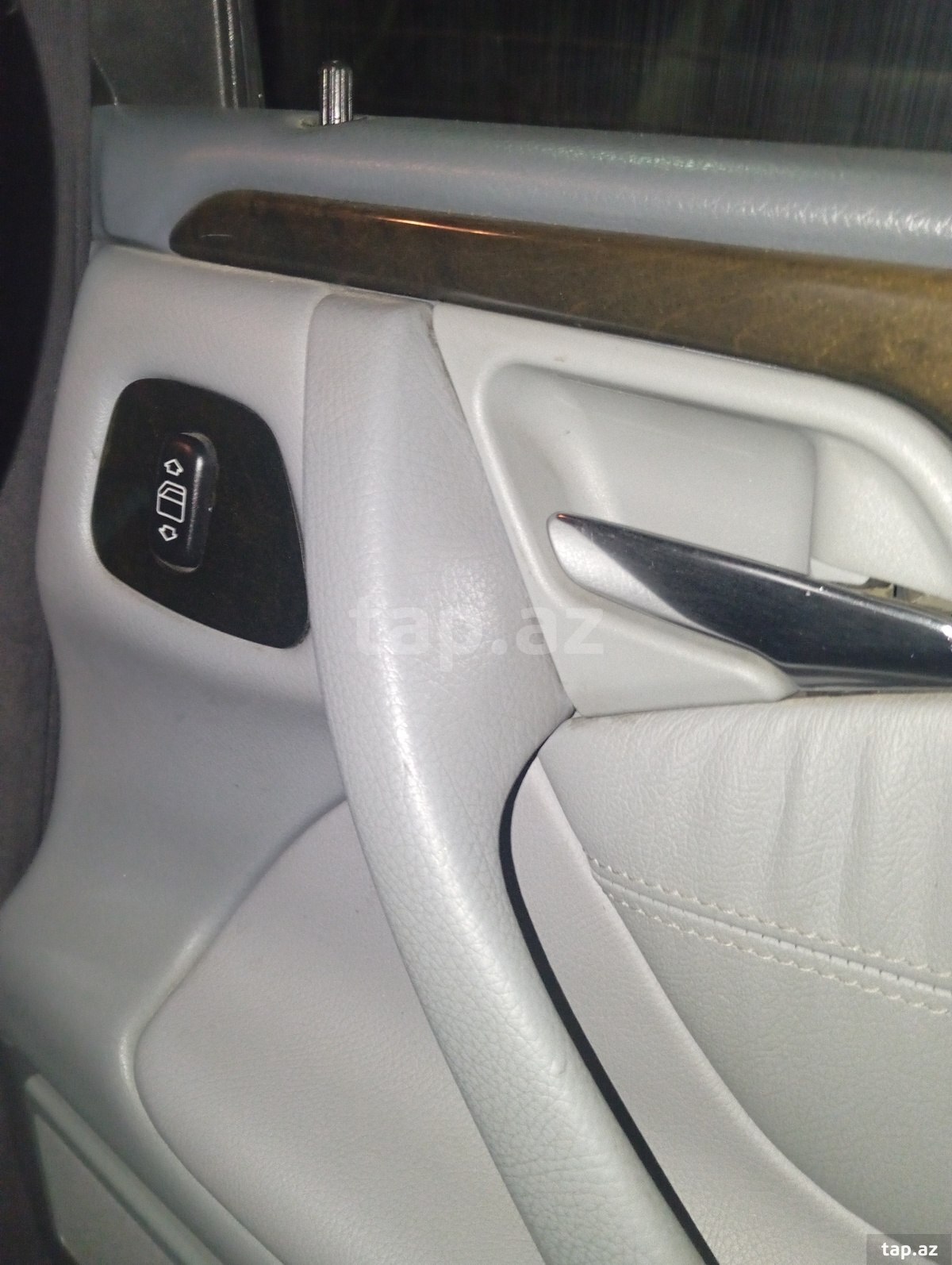 Mercedes E 280, 1998 il (10)