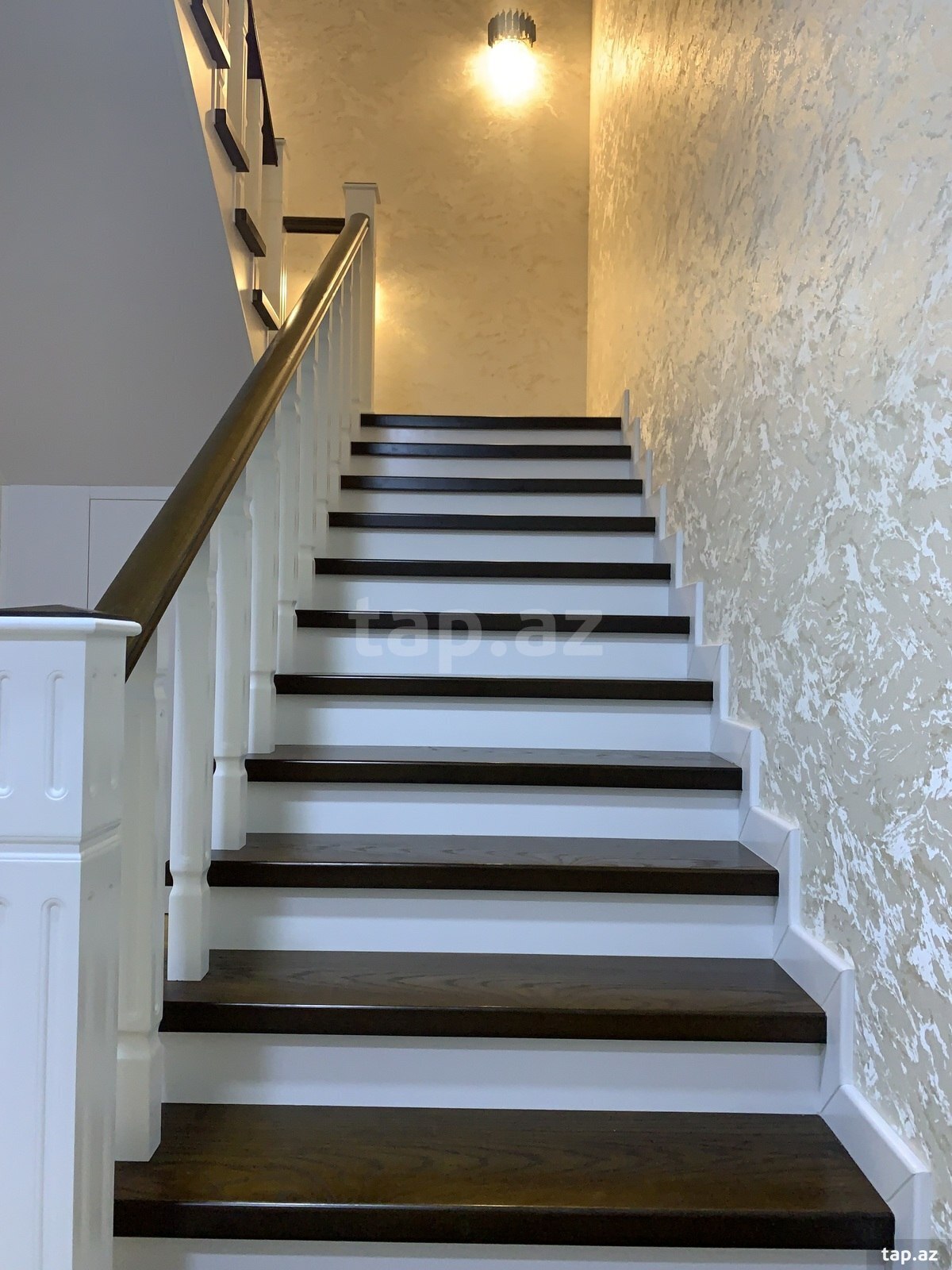 4-otaqlı yeni tikili, Oğuz r., 139.9 m²