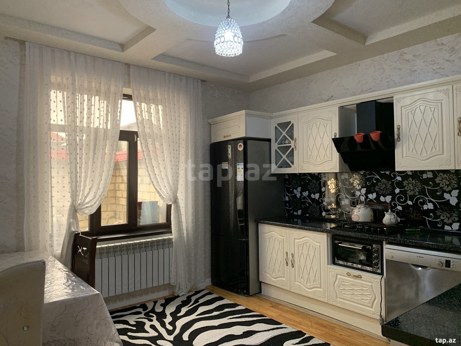 4-otaqlı yeni tikili, Oğuz r., 139.9 m²