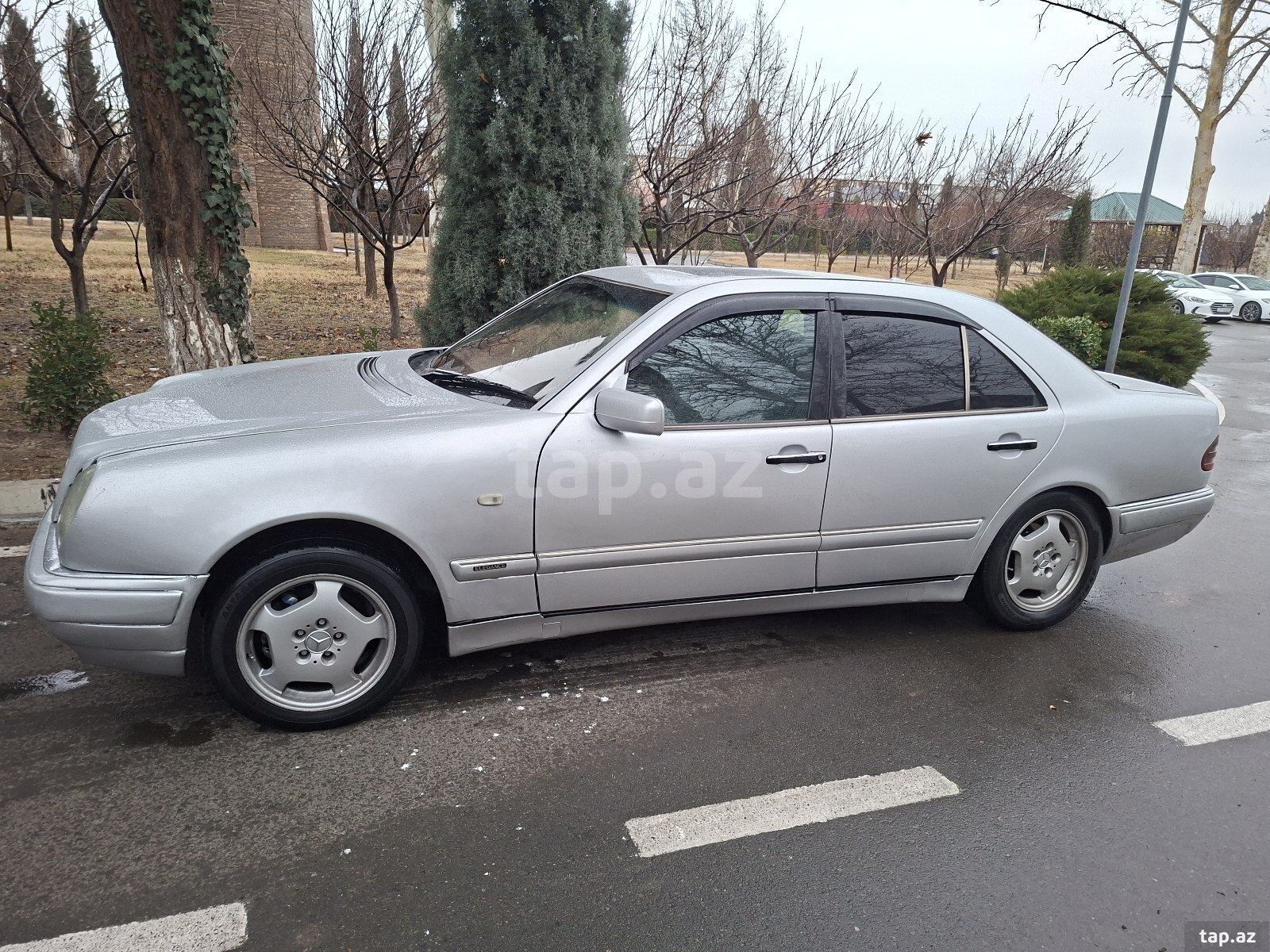 Mercedes E 220, 1998 il (2)