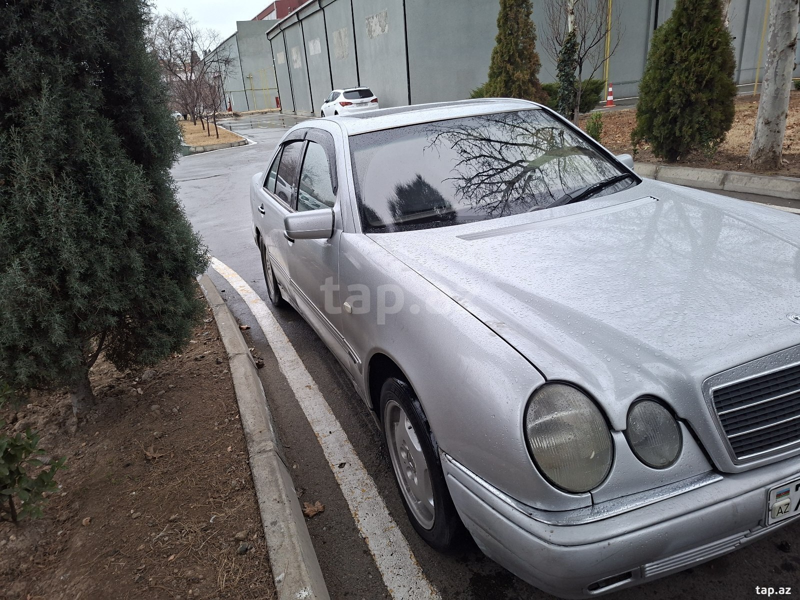 Mercedes E 220, 1998 il (3)